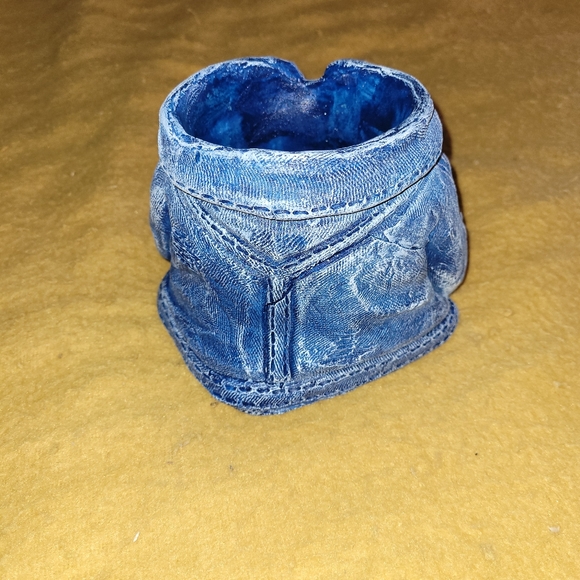 Planter (cement) - Picture 2 of 2